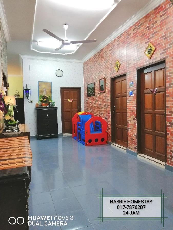 Basrie Villa "Mslim Only" - Mini Cinema , Private Pool , Wi-Fi , Netflix Муар Екстер'єр фото